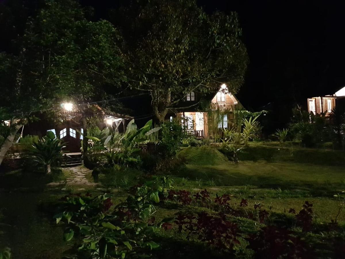Canyon Jungle Stay Bukittinggi Exterior foto