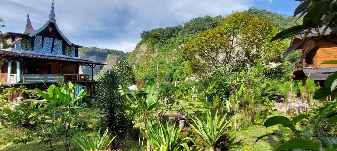 Canyon Jungle Stay Bukittinggi Exterior foto